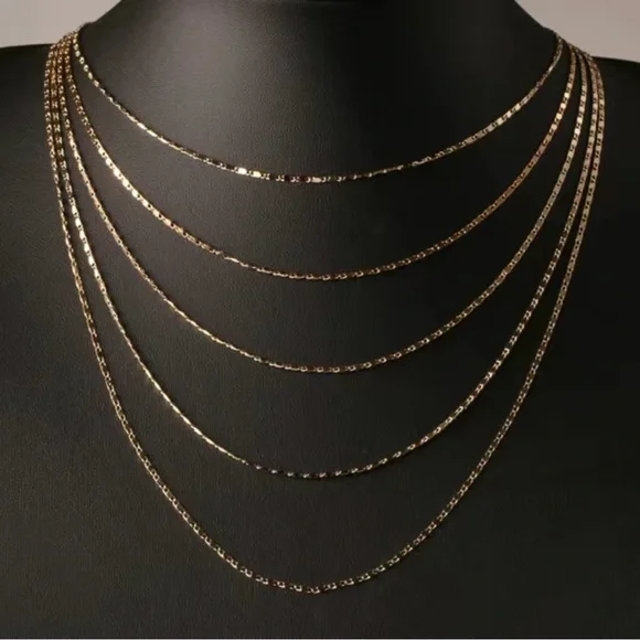 Dainty Italian 2mm flat gold chain - chain link - 18k plated - Picture 5 of 5
